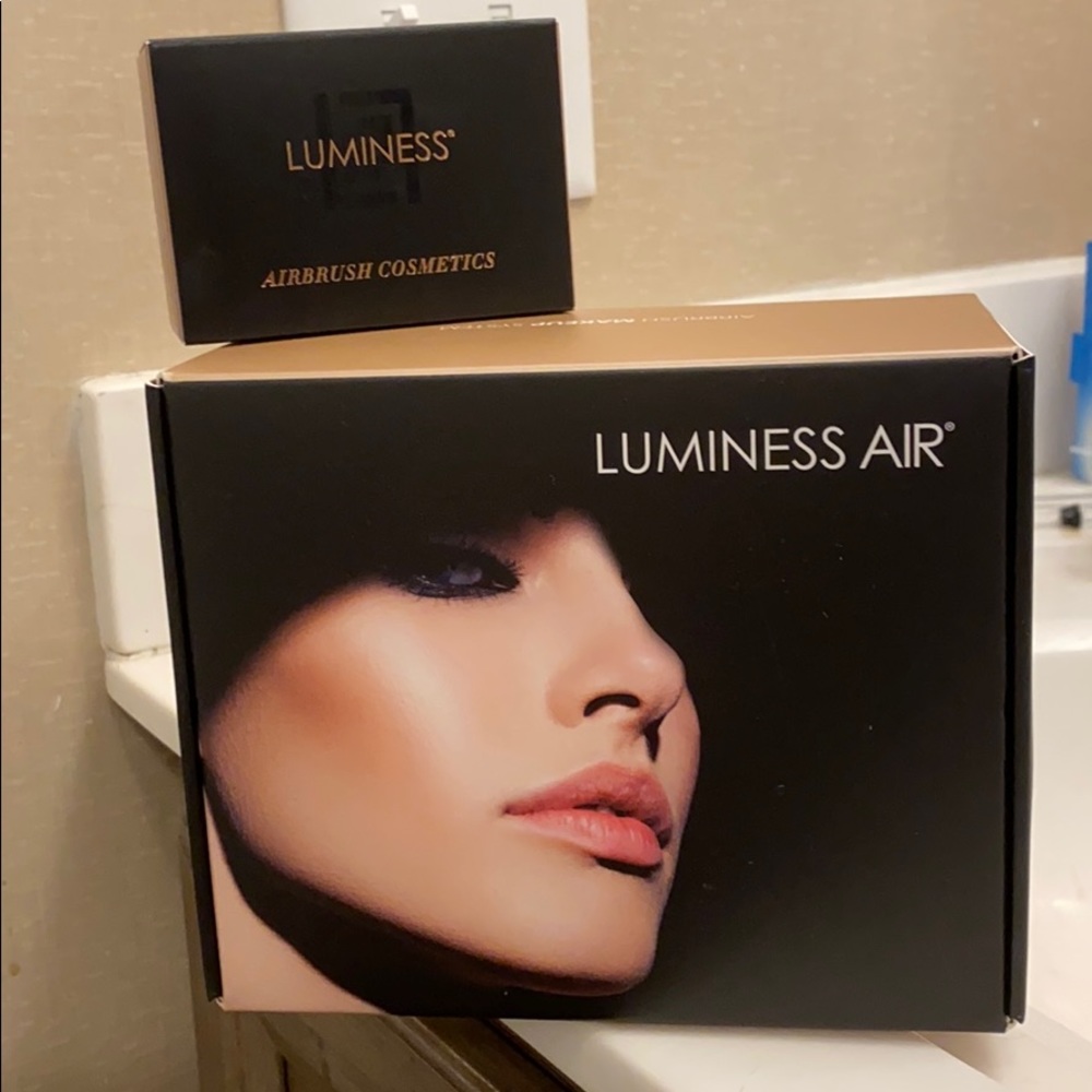 New in box Luminess Air Airbrush kit